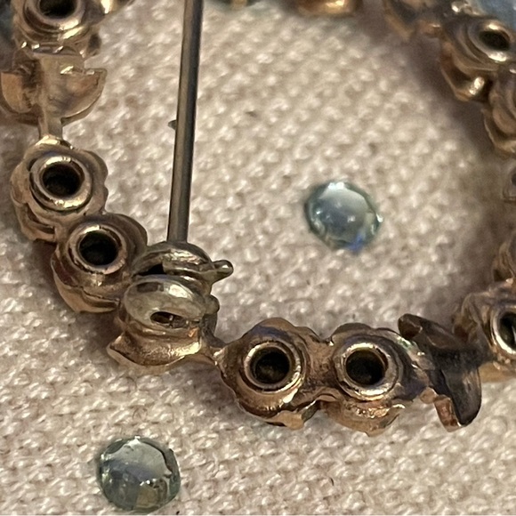 vintage brooch pin with Beautiful Rhinestones - Picture 7 of 8